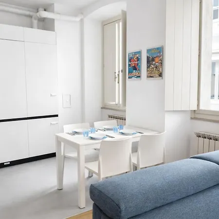 Bilocale In Centro A 1 Minuto Da Piazza Unita Apartment