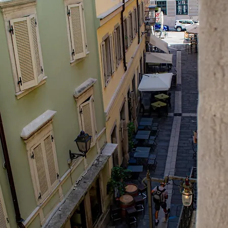 Bilocale In Centro A 1 Minuto Da Piazza Unita * トリエステ