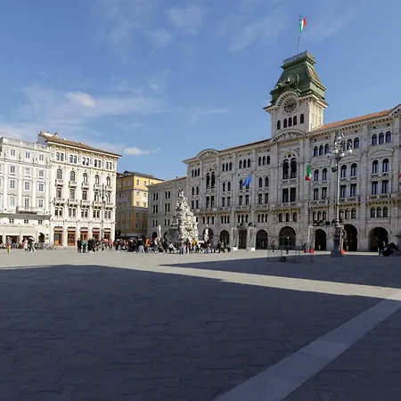 アパート Bilocale In Centro A 1 Minuto Da Piazza Unita